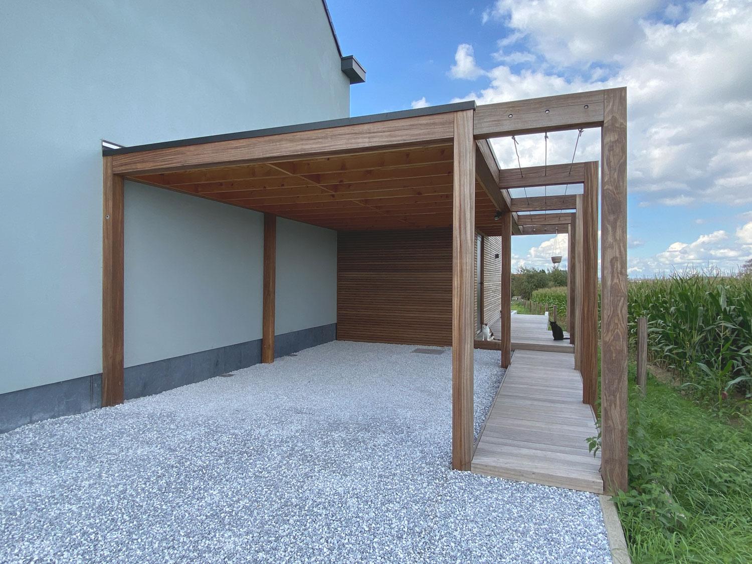 Bescherm uw auto met een stijlvolle en duurzame carport op maat. Ontdek onze carports in hout of aluminium, ontworpen voor optimale bescherming tegen weersinvloeden. Perfect voor elke oprit en tuin, en aan te passen aan uw stijl. Maatwerk !