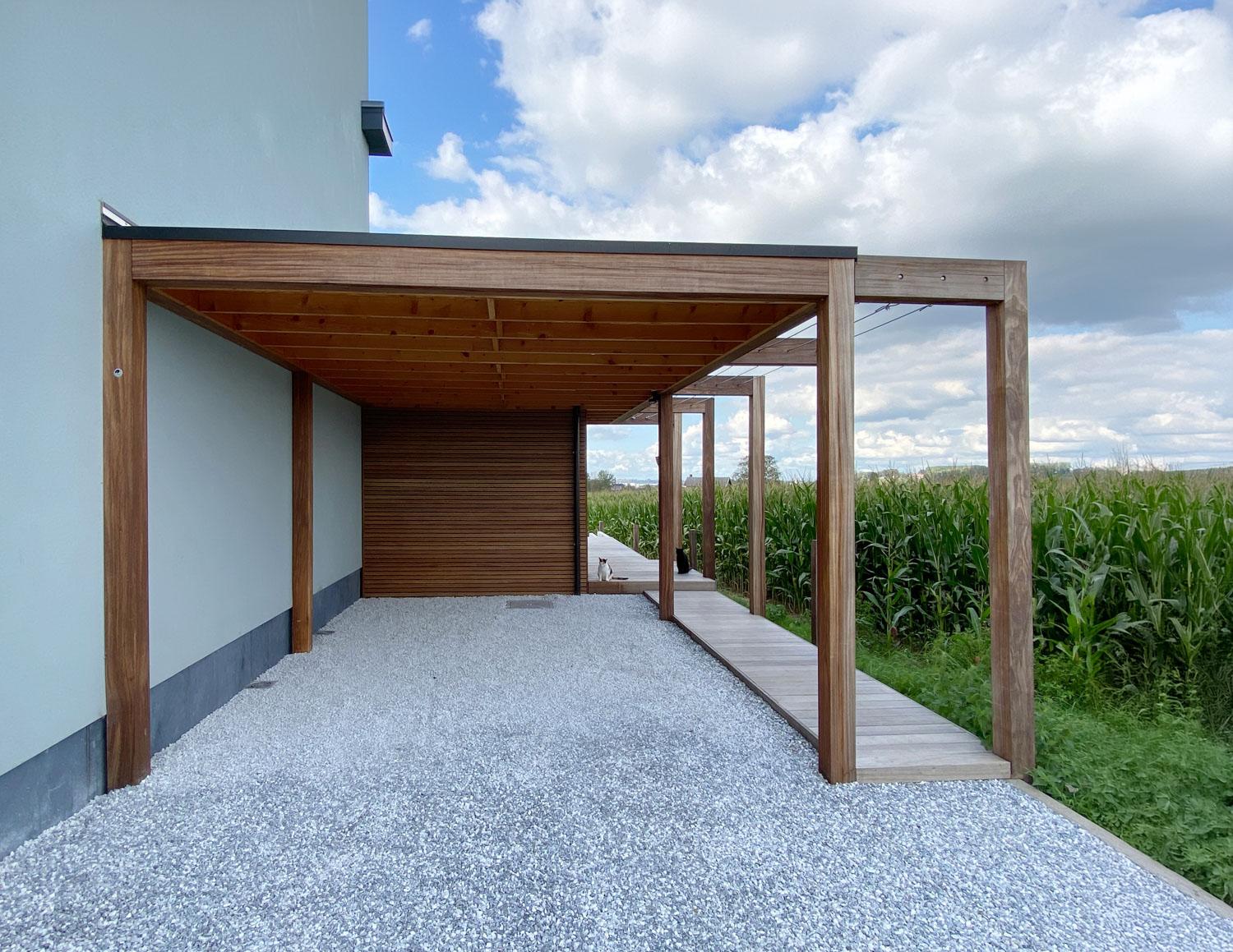 Bescherm uw auto met een stijlvolle en duurzame carport op maat. Ontdek onze carports in hout of aluminium, ontworpen voor optimale bescherming tegen weersinvloeden. Perfect voor elke oprit en tuin, en aan te passen aan uw stijl. Maatwerk !