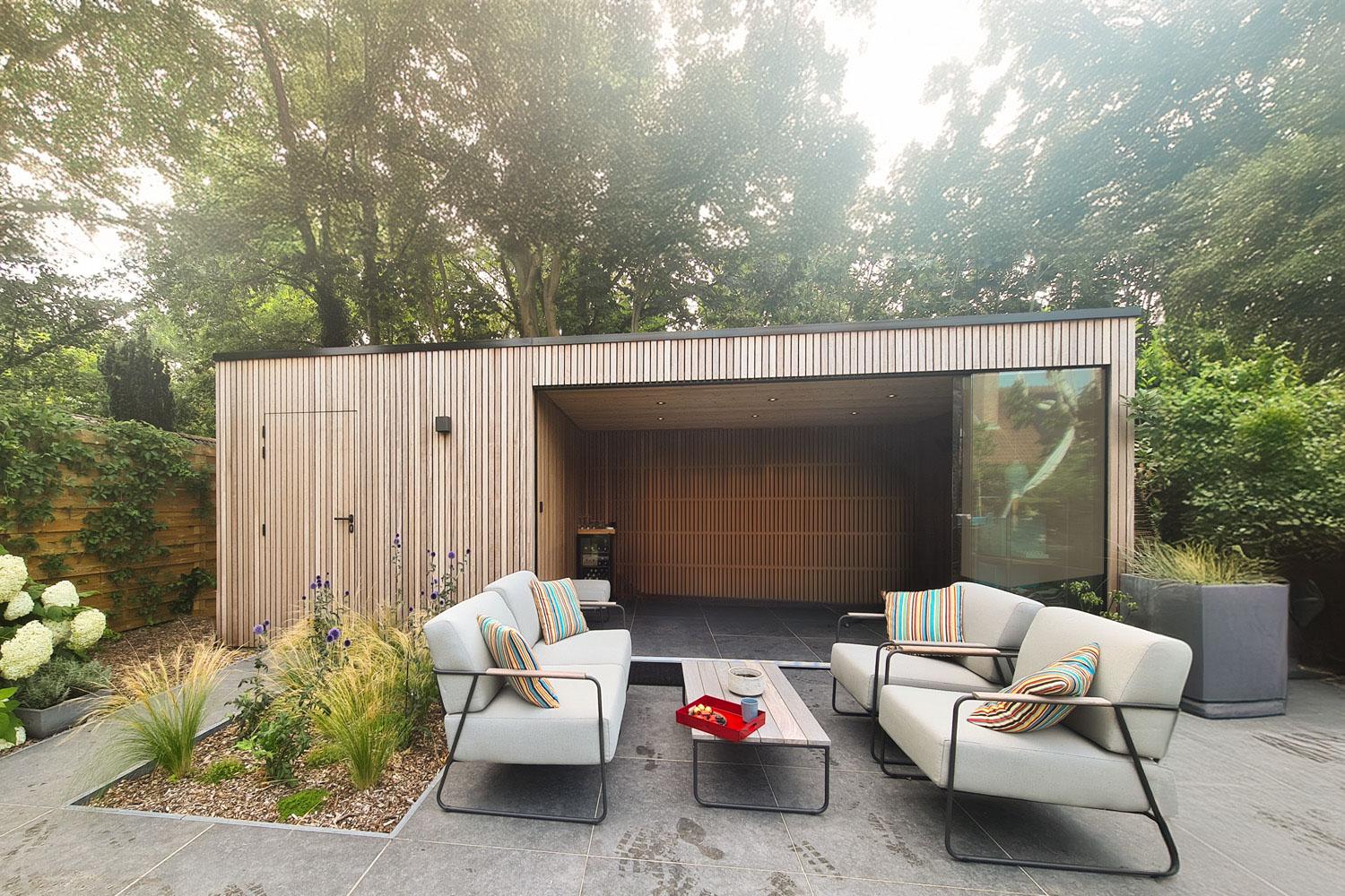 Ontdek prachtige bijgebouwen op maat. Hoogwaardige materialen en vakmanschap voor een duurzame, natuurlijke uitstraling in elke tuin. Creëer jouw perfecte buitenruimte met een stijlvol bijgebouw.