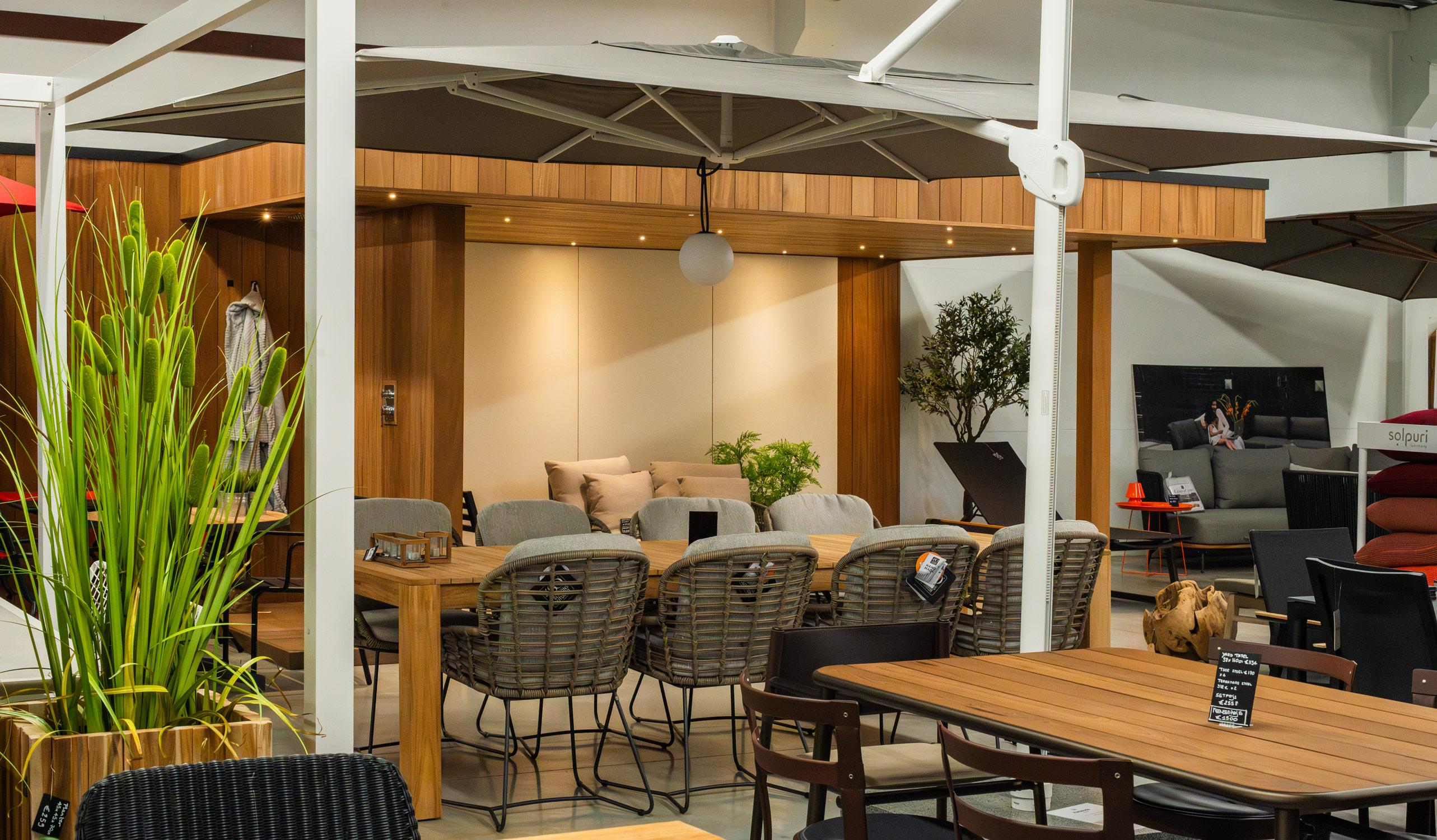 Toonzaal veh Toonzaal veh, parasols, tuinmeubelen, overdekking